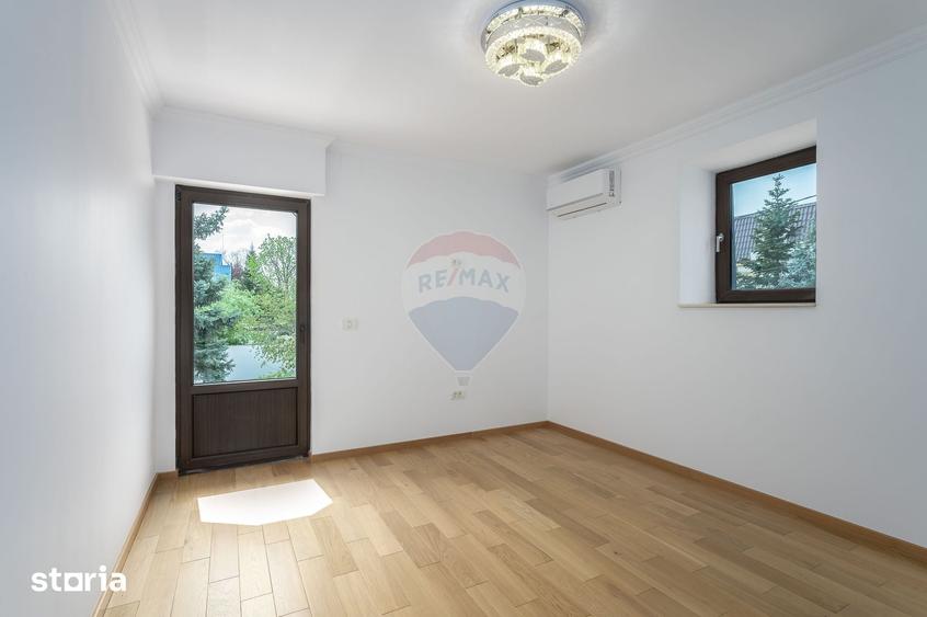 Casă cu 5 camere cu Teren 1000 Mp în Central
