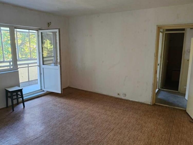 Apartament cu 2 camere semidecomandat în Rovine