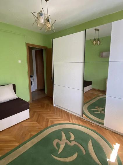 Apartament cu 3 camere decomandat în Torontalului