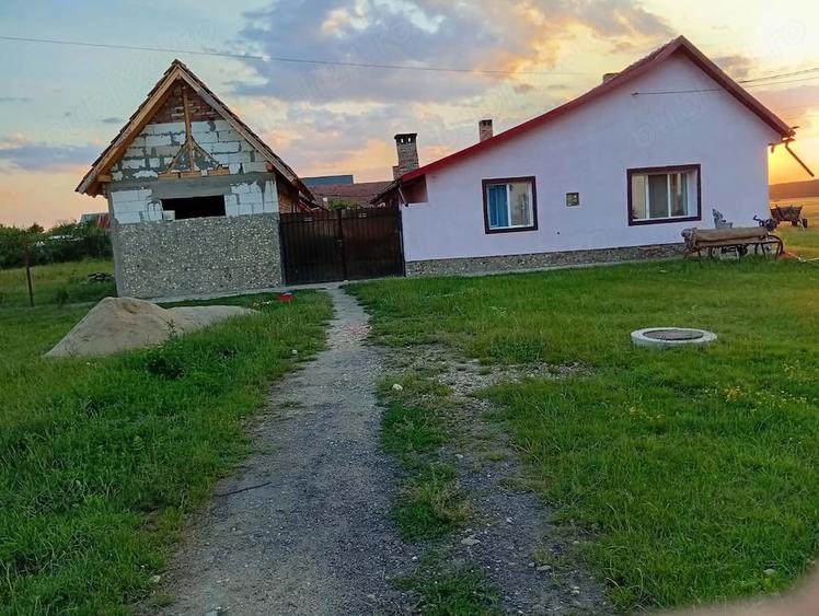 Casă cu 4 camere cu Teren 650 Mp în Bacova