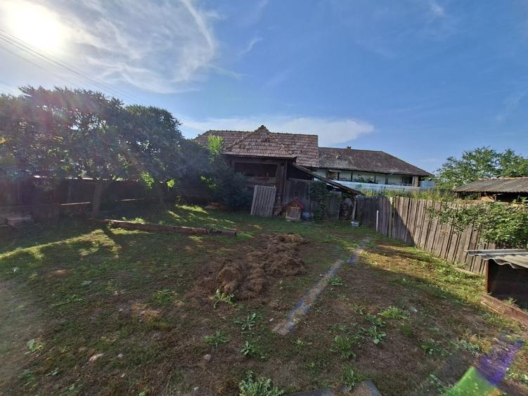 Casă cu 4 camere în Iara