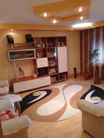Apartament cu 3 camere decomandat în Tisău
