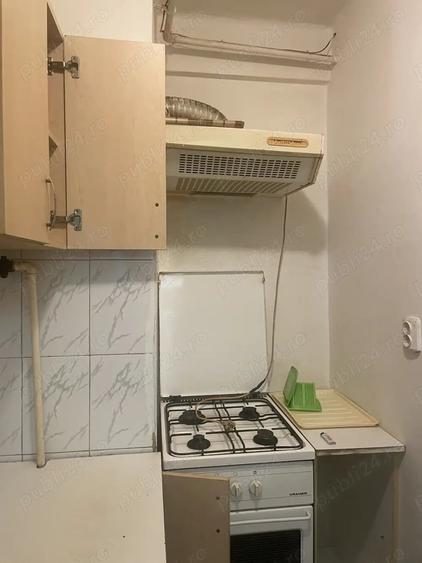 Cosbuc, garsoniera,vis a vis de Carrefour, etaj 1, mobilat clasic, convector, boiler electric,160 eu - 5