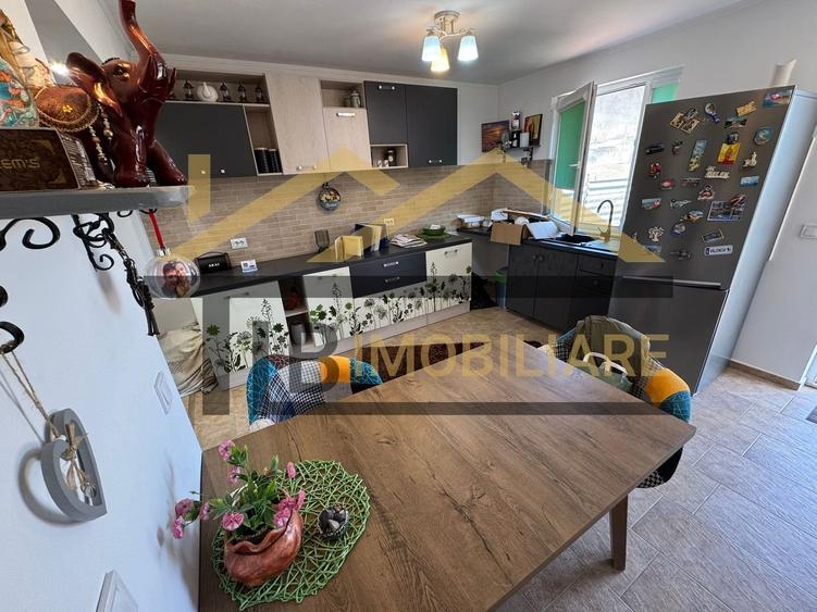 Casă individuală cu 3 camere cu Canalizare în Tofalău