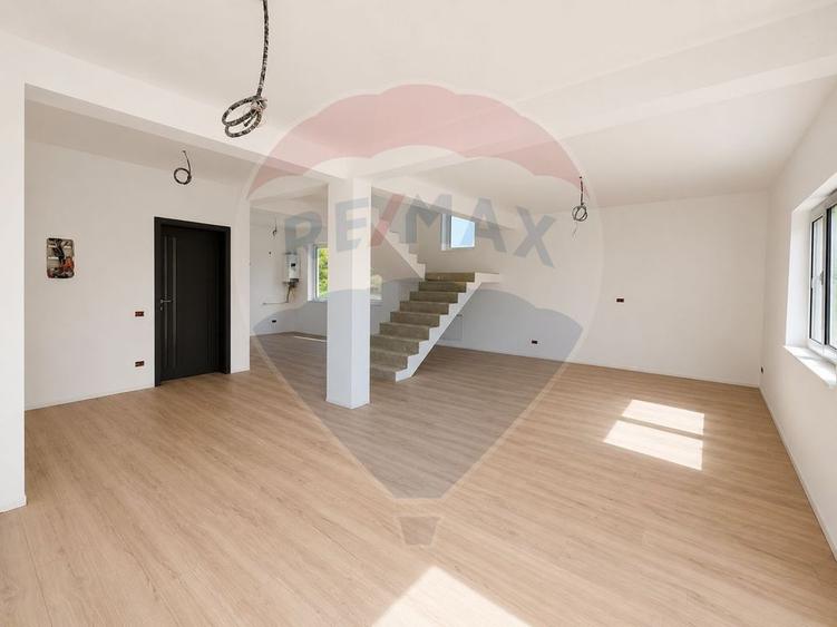 Casă cu 4 camere cu Teren 240 Mp în Burdujeni