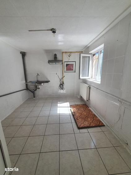 Casă cu 6 camere cu Teren 198 Mp în Berceni