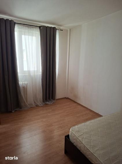 Apartament cu 3 camere semidecomandat în Militari