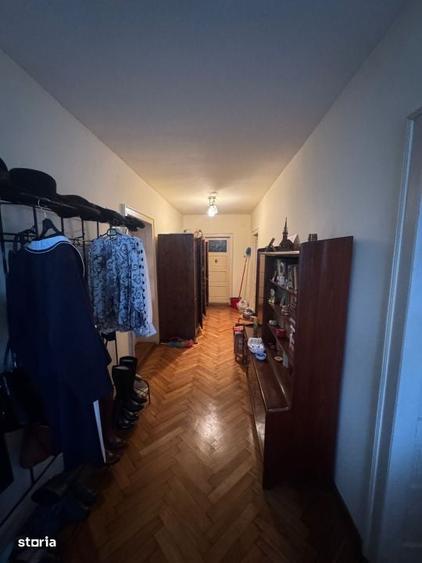 Casă cu 3 camere cu Teren 4000 Mp în Central