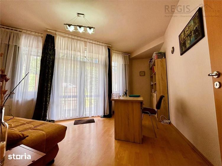 Casă cu 10 camere cu Teren 1238 Mp în Malul Ursului