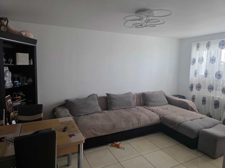 Apartament cu 3 camere decomandat în Titulescu