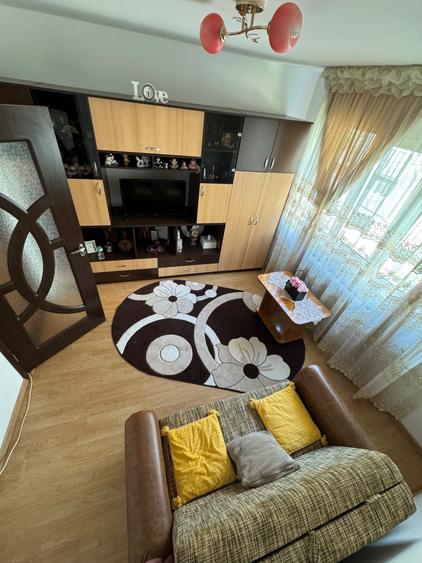 Apartament decomandat în Industrială