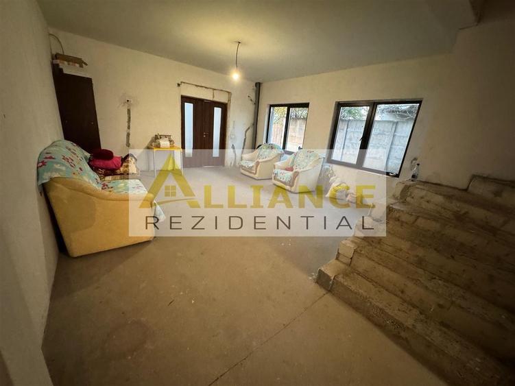 Casă individuală cu 7 camere cu Canalizare în Jilava