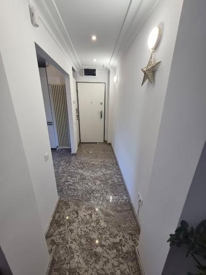 Apartament cu 3 camere semidecomandat în Primăverii