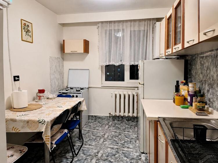 Apartament cu 2 camere semidecomandat, mobilat în Central
