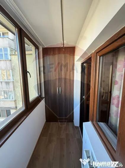 Apartament cu 4 camere decomandat în Central