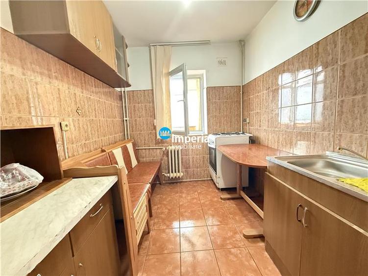 Apartament cu 2 camere decomandat în Podul de Fier