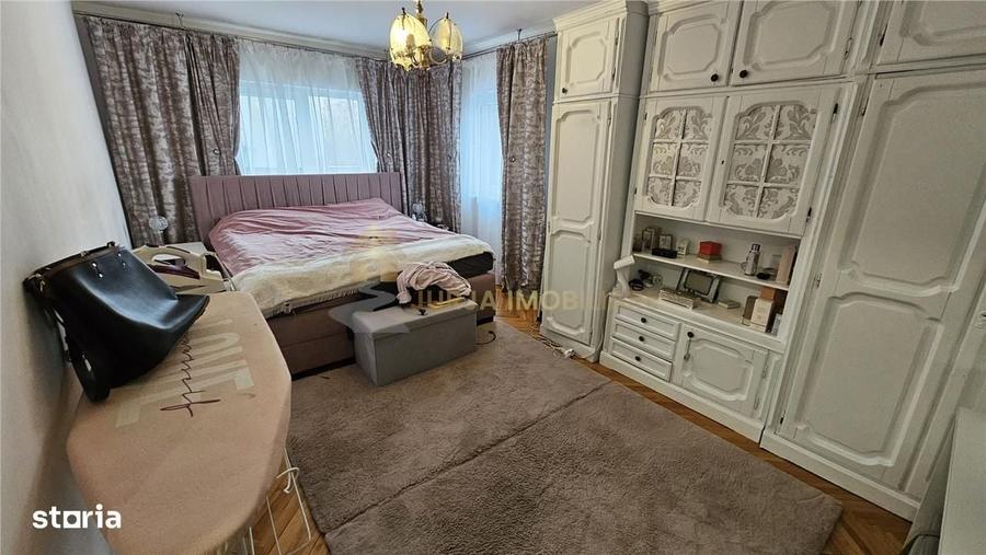 Apartament cu 4 camere decomandat în Florești