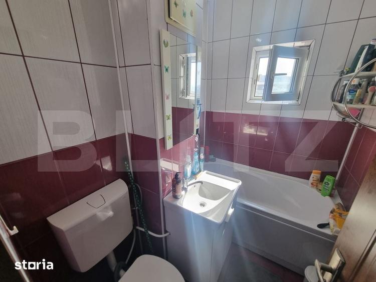 Apartament cu 3 camere semidecomandat, mobilat în Craiovița Nouă