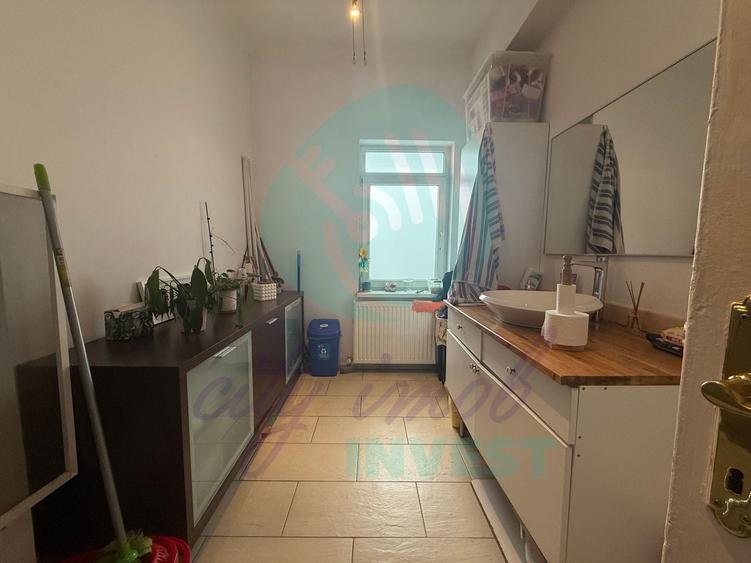 Apartament cu 5 camere semidecomandat în Armeneasca