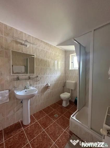 Casă cu 9 camere cu Teren 576 Mp în Malul Ursului