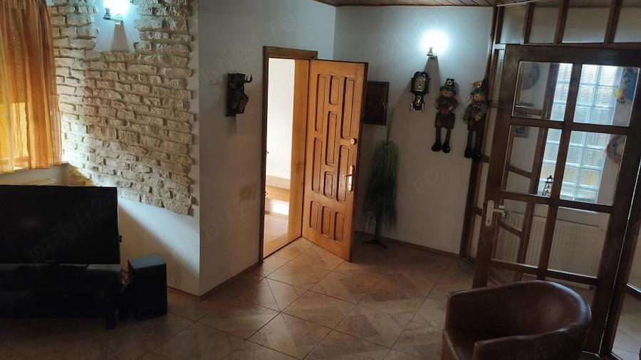 Casă cu Teren 728 Mp în Poiana
