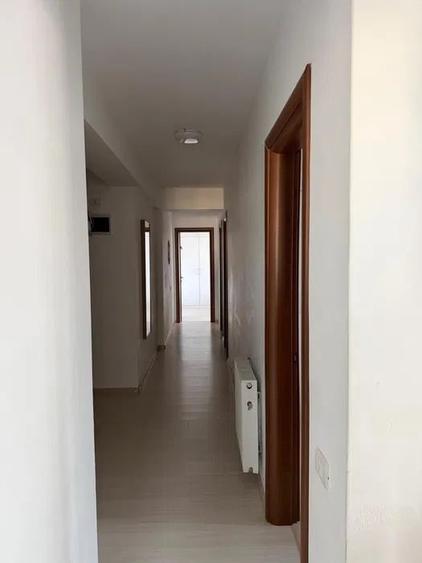 Apartament cu 4 camere decomandat, mobilat în Sisești