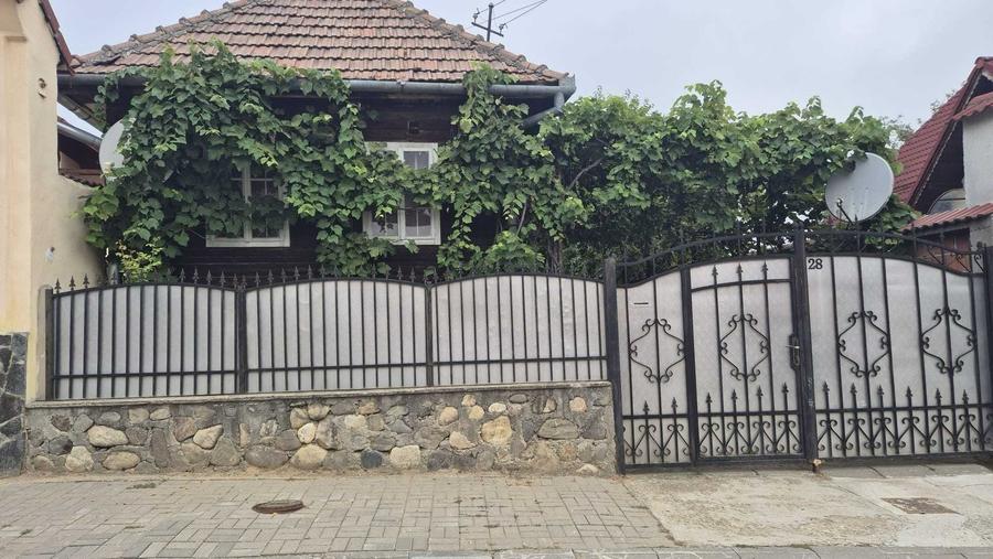 Casă cu 3 camere în Central