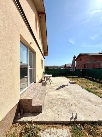 Casă individuală cu 2 camere cu Teren 300 Mp în Ghioroc