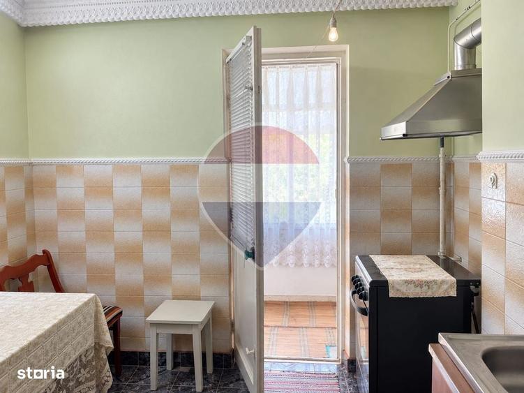 Apartament cu 3 camere, decomandat, et 10, str Alecu Russo - 6