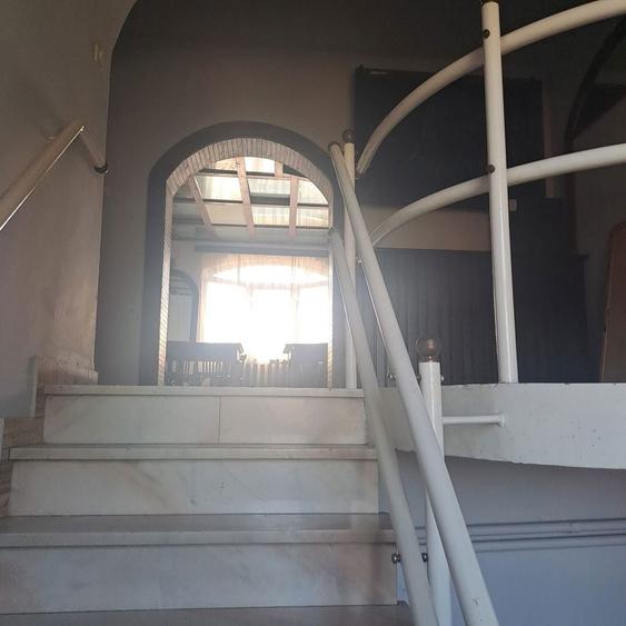 Casă cu 8 camere cu Teren 700 Mp în Semicentral