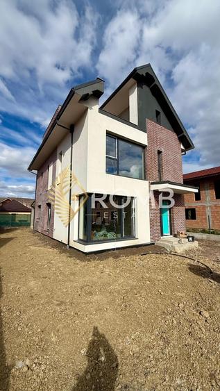 Casă individuală cu 5 camere cu Teren 500 Mp în Florești