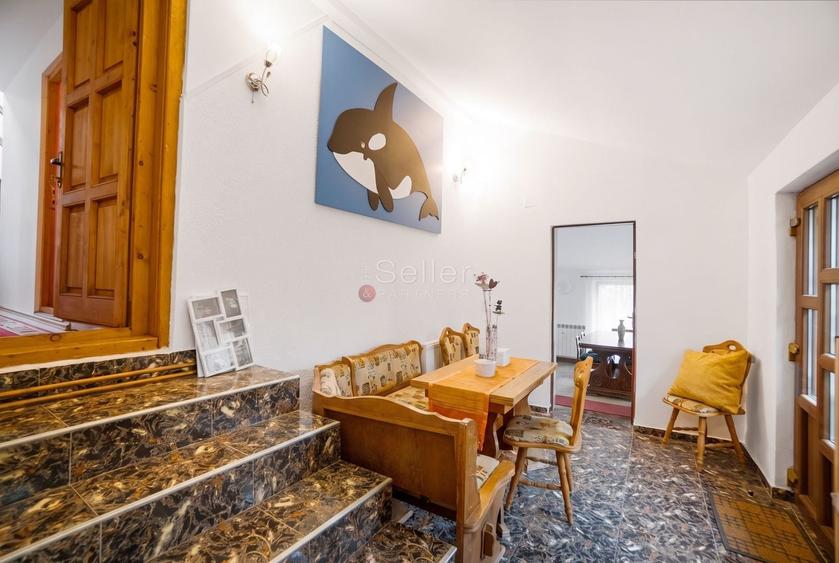 Casă individuală cu 10 camere cu Teren 2980 Mp în Teliu