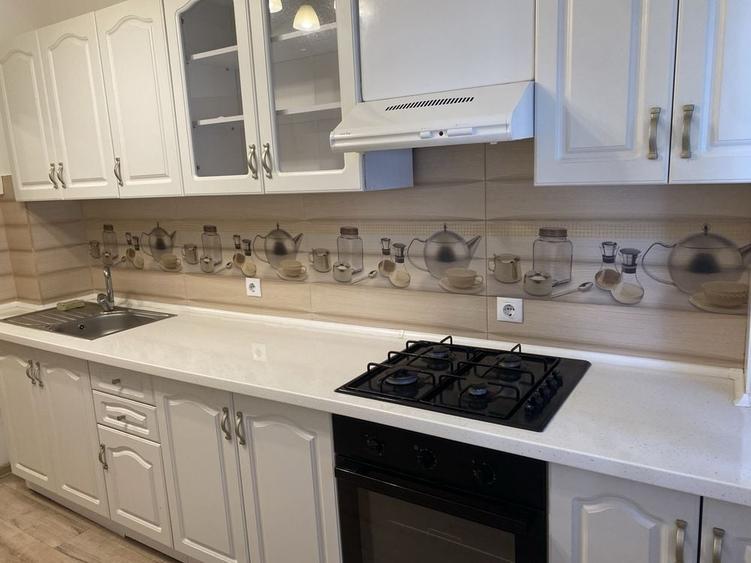 Apartament cu 3 camere decomandat în Valea Ialomiței
