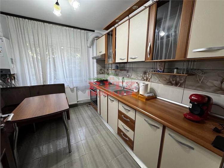 Apartament cu 3 camere semidecomandat în Ultracentral