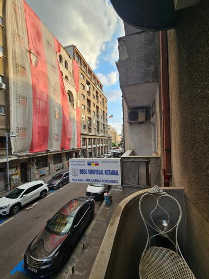 Apartament cu 3 camere decomandat în P-ța Universității