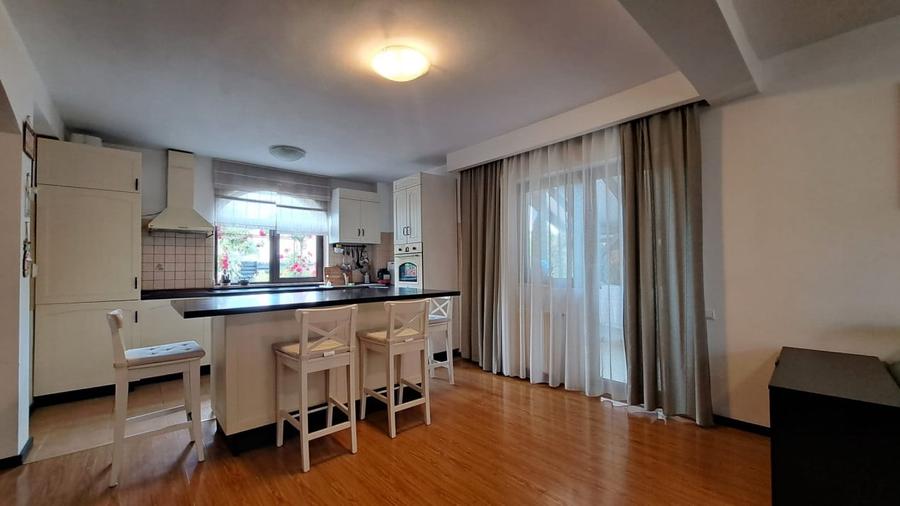 Casă individuală cu 5 camere cu Teren 300 Mp în Tunari