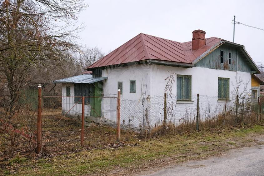 Casă individuală cu 3 camere cu Teren 713 Mp în Central