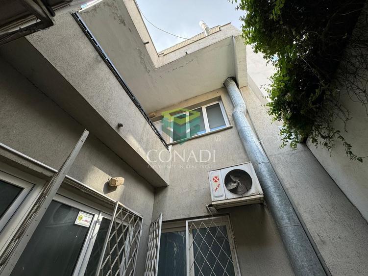 Casă individuală cu 15 camere cu Canalizare în Cotroceni