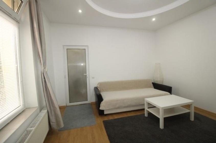 Apartament cu 2 camere decomandat, mobilat în Romană