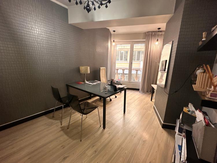 Apartament cu 3 camere semidecomandat în Herăstrău