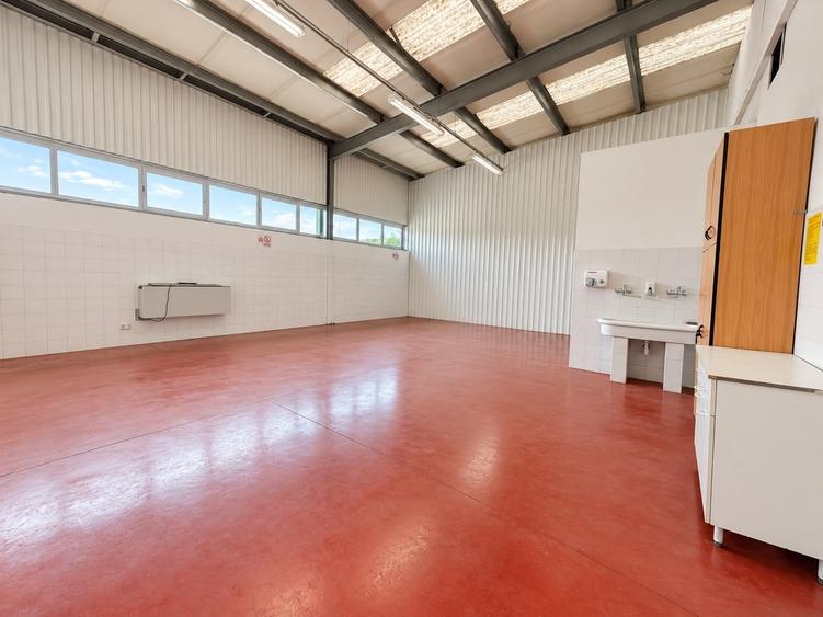 Spațiu industrial, de 1,520 mp, în Oncea