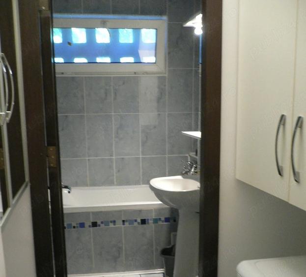 Apartament cu 3 camere semidecomandat în Militari