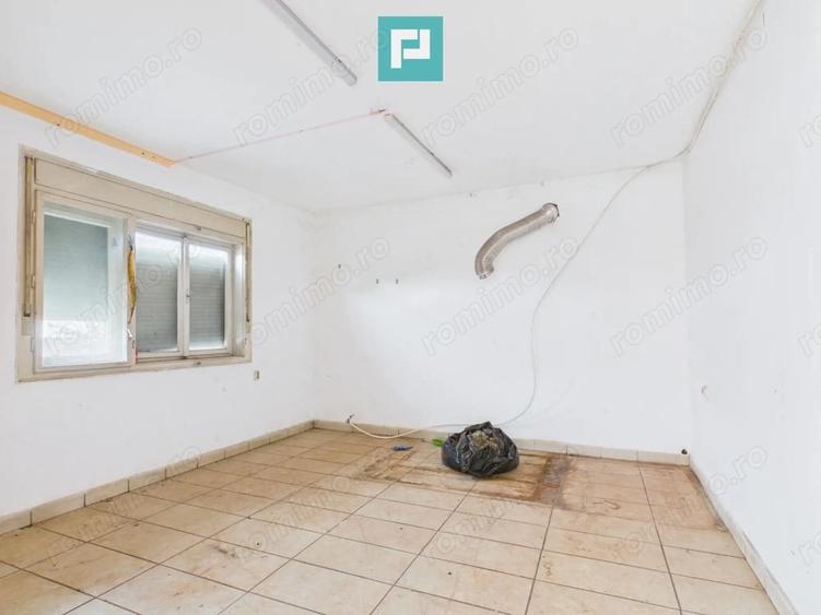 Casă cu 6 camere cu Teren 1556 Mp în Șiria