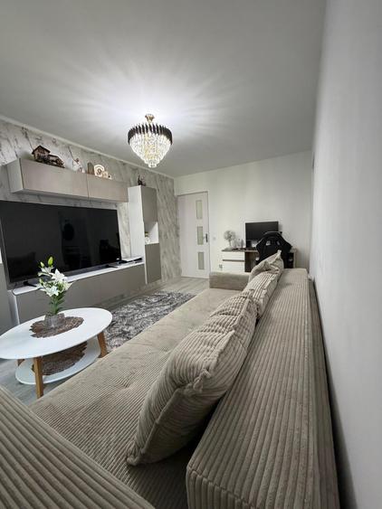 Apartament cu 2 camere semidecomandat, mobilat în Micro 38