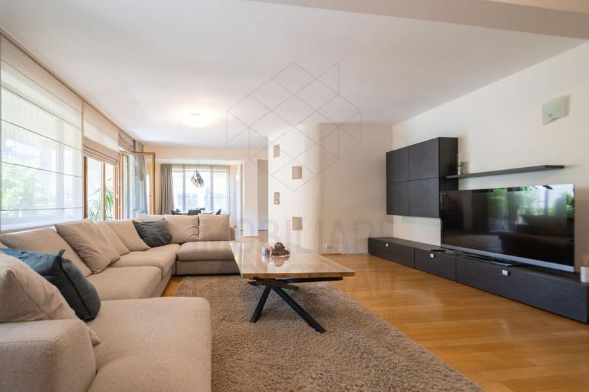 Apartament cu 4 camere decomandat, mobilat în Herăstrău