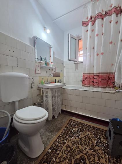 Apartament cu 3 camere semidecomandat în Micro 16