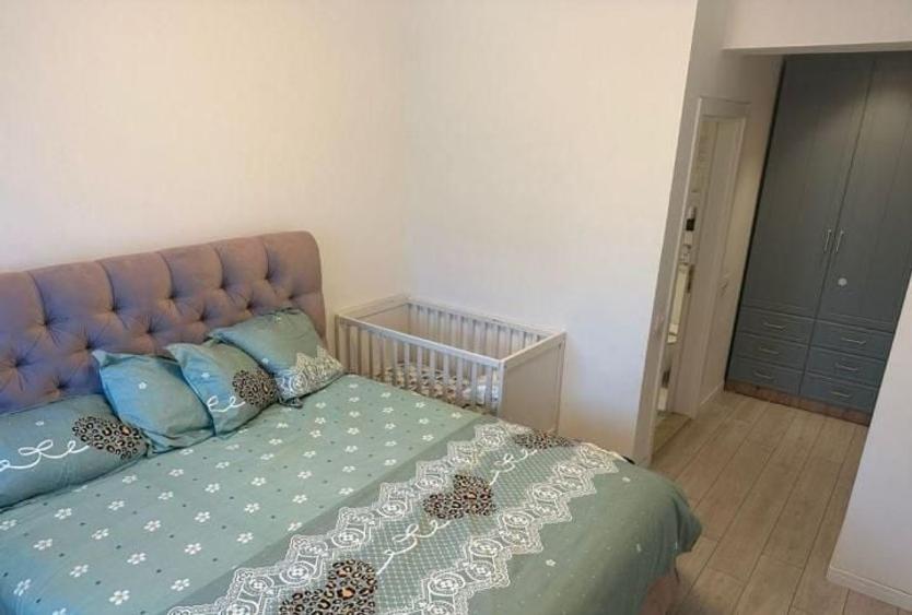 Apartament cu 4 camere decomandat, mobilat în Primo