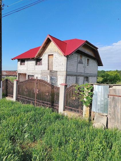 Casă cu Teren 250 Mp în Central