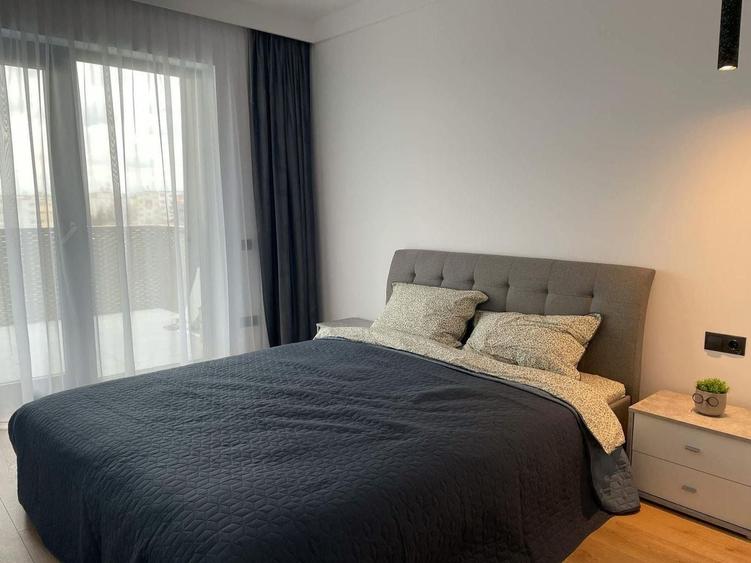 Apartament cu 3 camere semidecomandat, mobilat în Zorilor