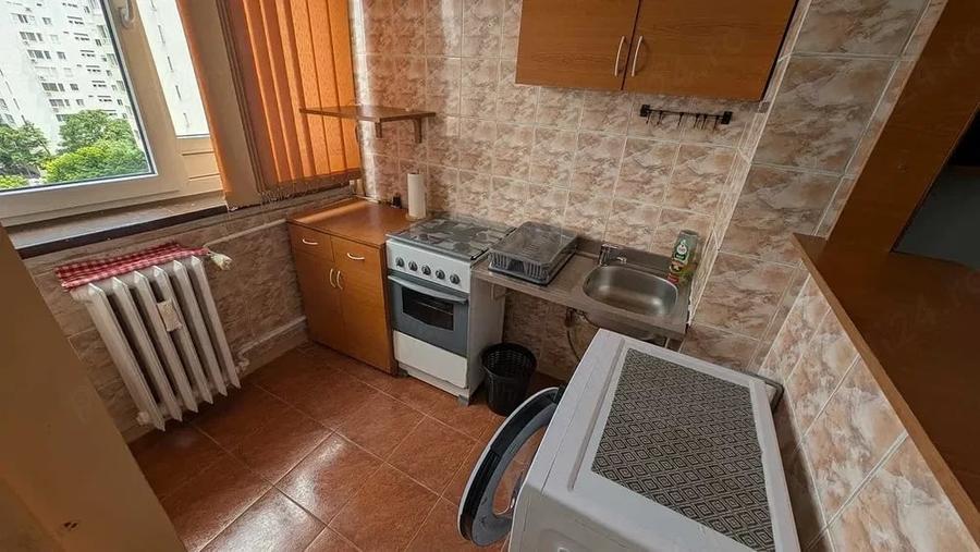 garsoniera dristor-metrou la scara blocului - 2